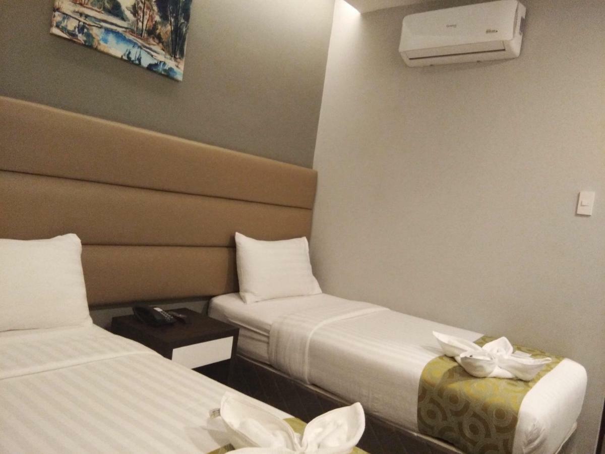 Hotel Costa Brava Tacloban Kültér fotó