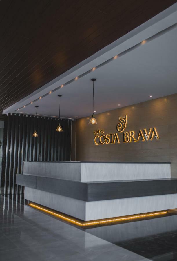 Hotel Costa Brava Tacloban Kültér fotó